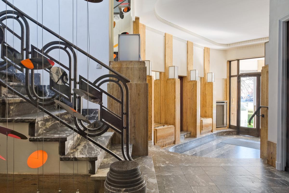 Rond Point Etoile : Superbe appartement 3 chambres 