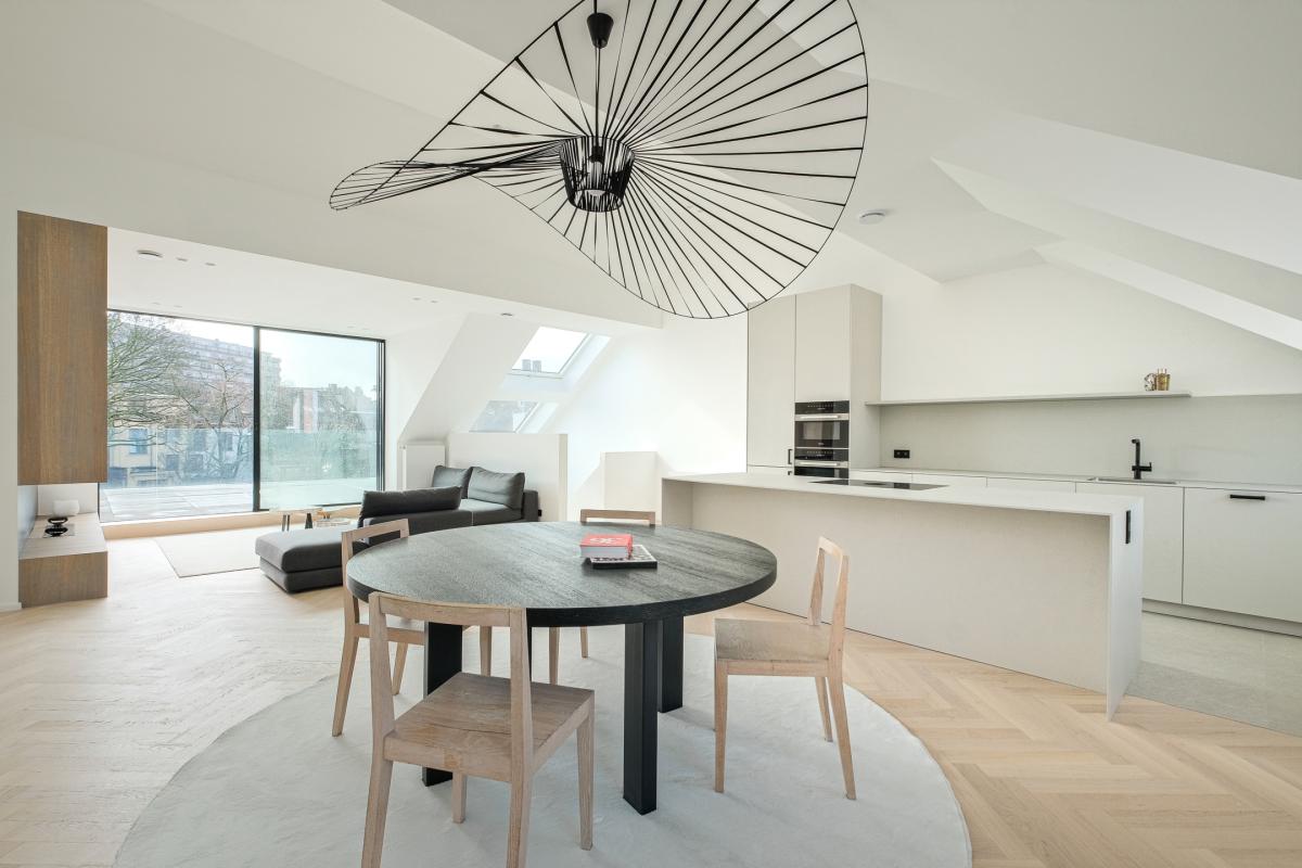 Abbaye, sublime duplex penthouse rénové 3 ch