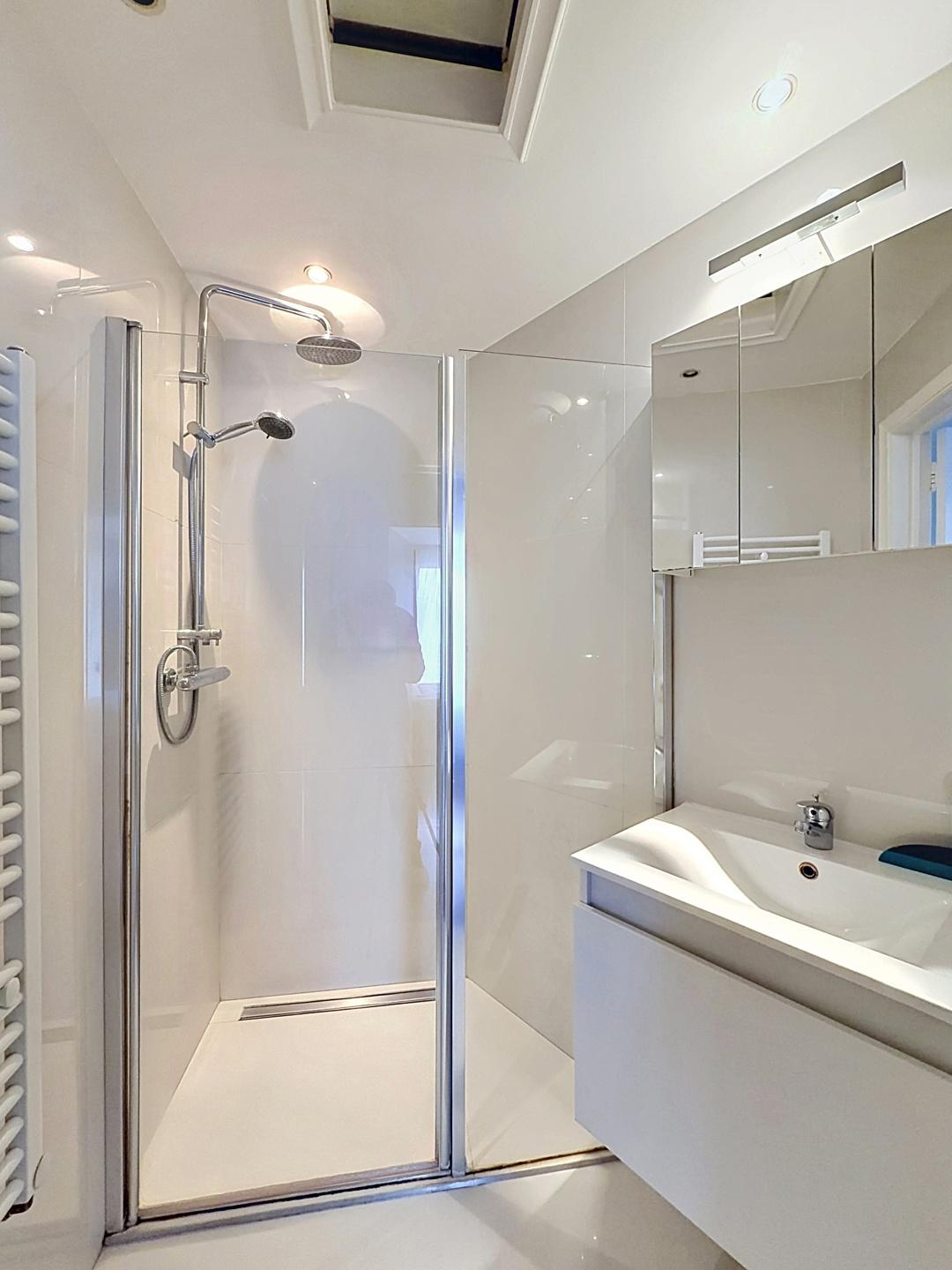 Roosevelt : Bel appartement meublé de 4 chambres + terrasse