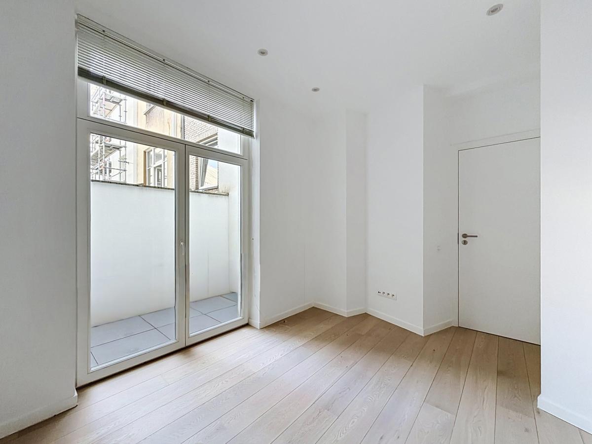 Pl. Brugmann/Lepoutre : Superbe appartement rez-de-chaussée 