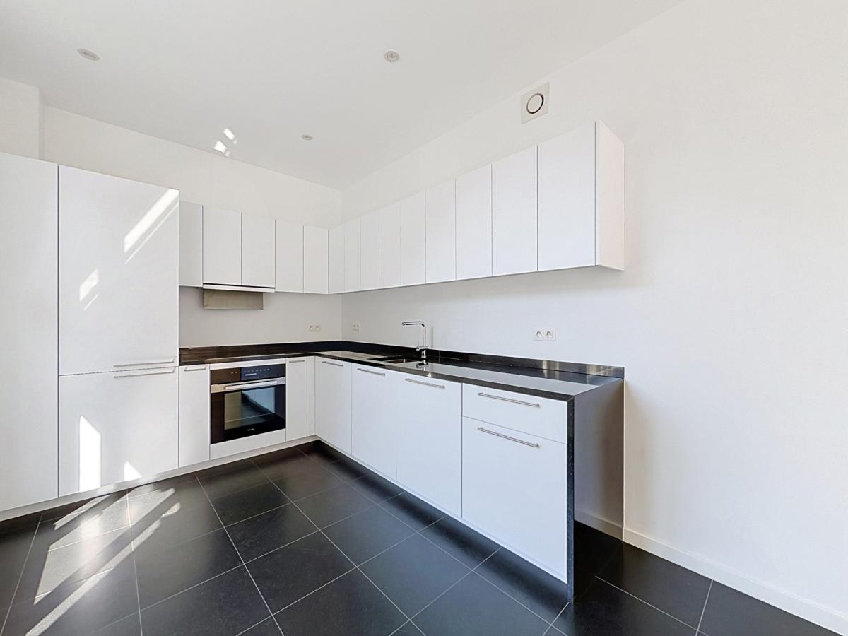 Pl. Brugmann/Lepoutre : Superbe appartement rez-de-chaussée 