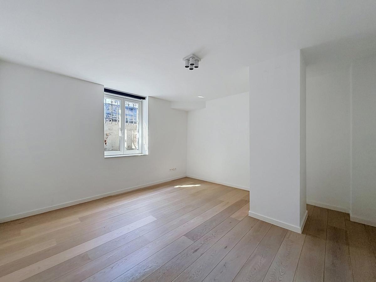 Pl. Brugmann/Lepoutre : Superbe appartement rez-de-chaussée 