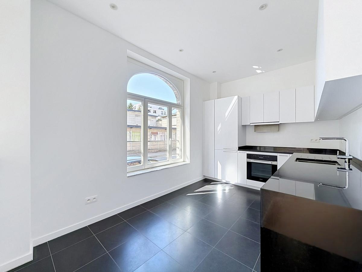 Pl. Brugmann/Lepoutre : Superbe appartement rez-de-chaussée 