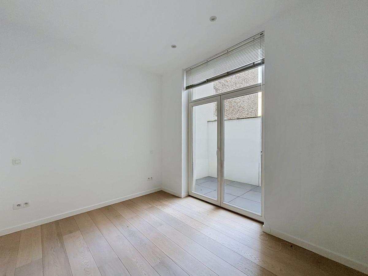 Pl. Brugmann/Lepoutre : Superbe appartement rez-de-chaussée 
