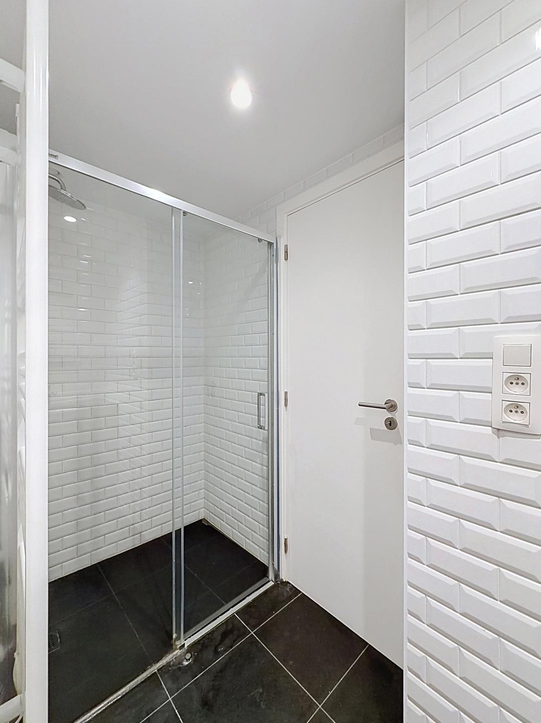 Pl. Brugmann/Lepoutre : Superbe appartement rez-de-chaussée 