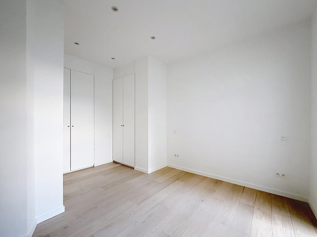 Pl. Brugmann/Lepoutre : Superbe appartement rez-de-chaussée 
