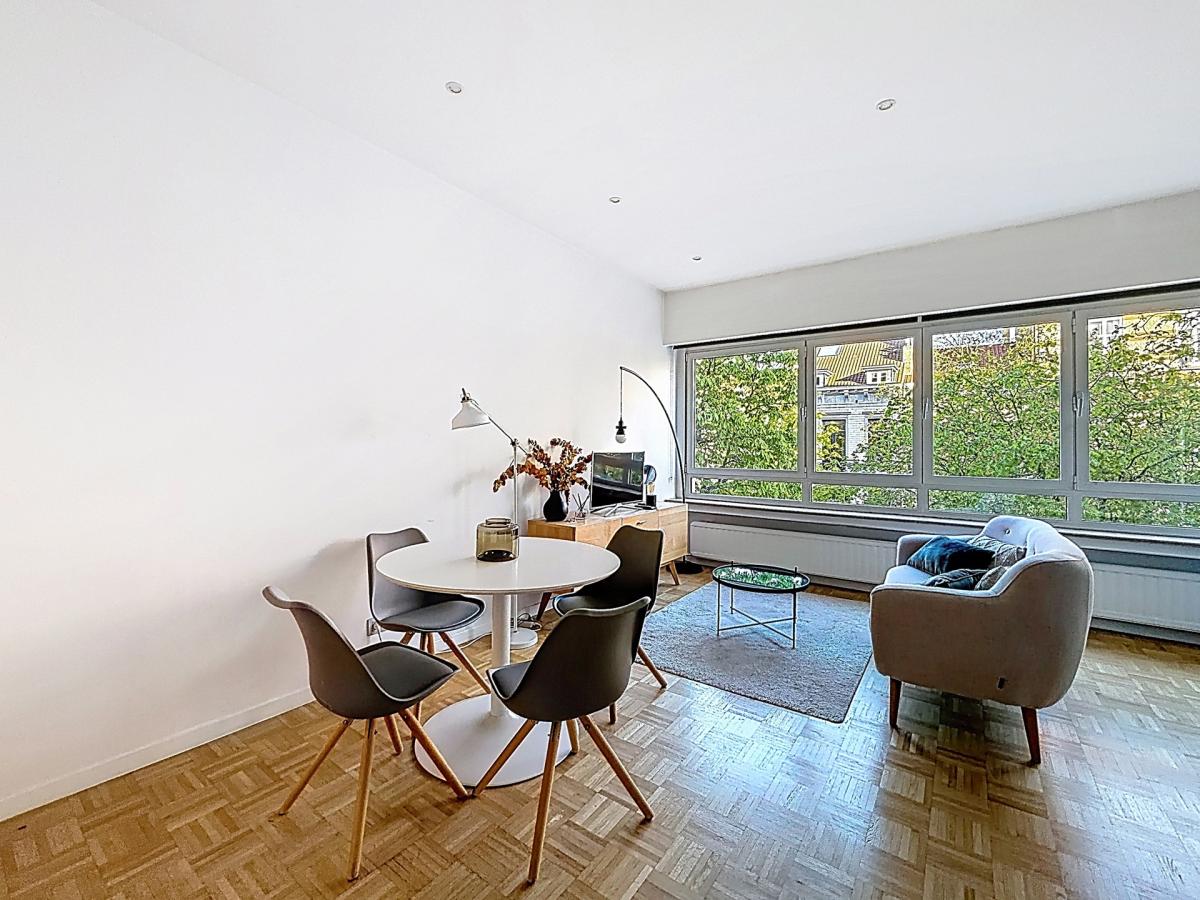 Lepoutre / Pl. Brugmann : Beau studio meublé