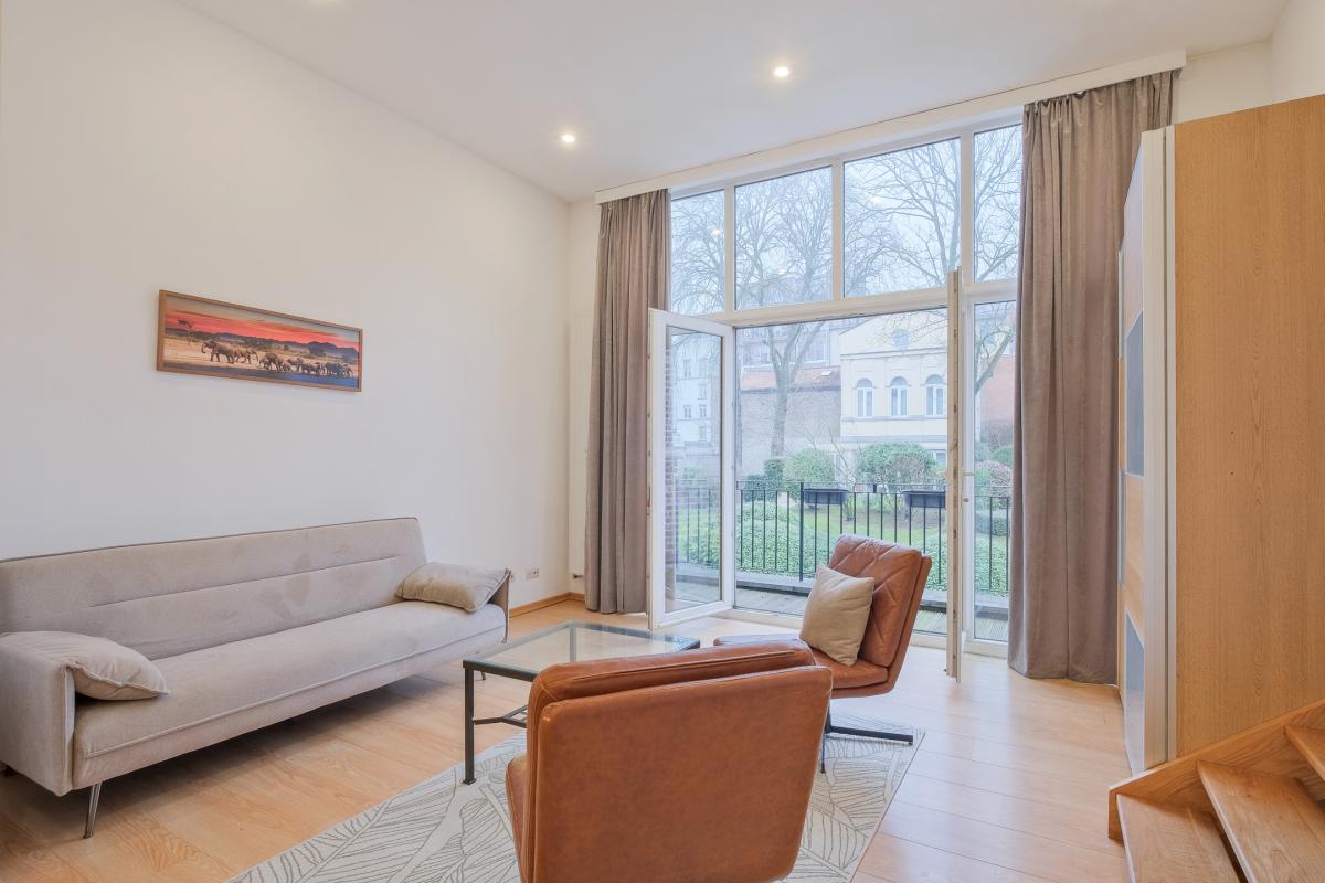 Botanique: Appartement de charme terrasse parking jardin