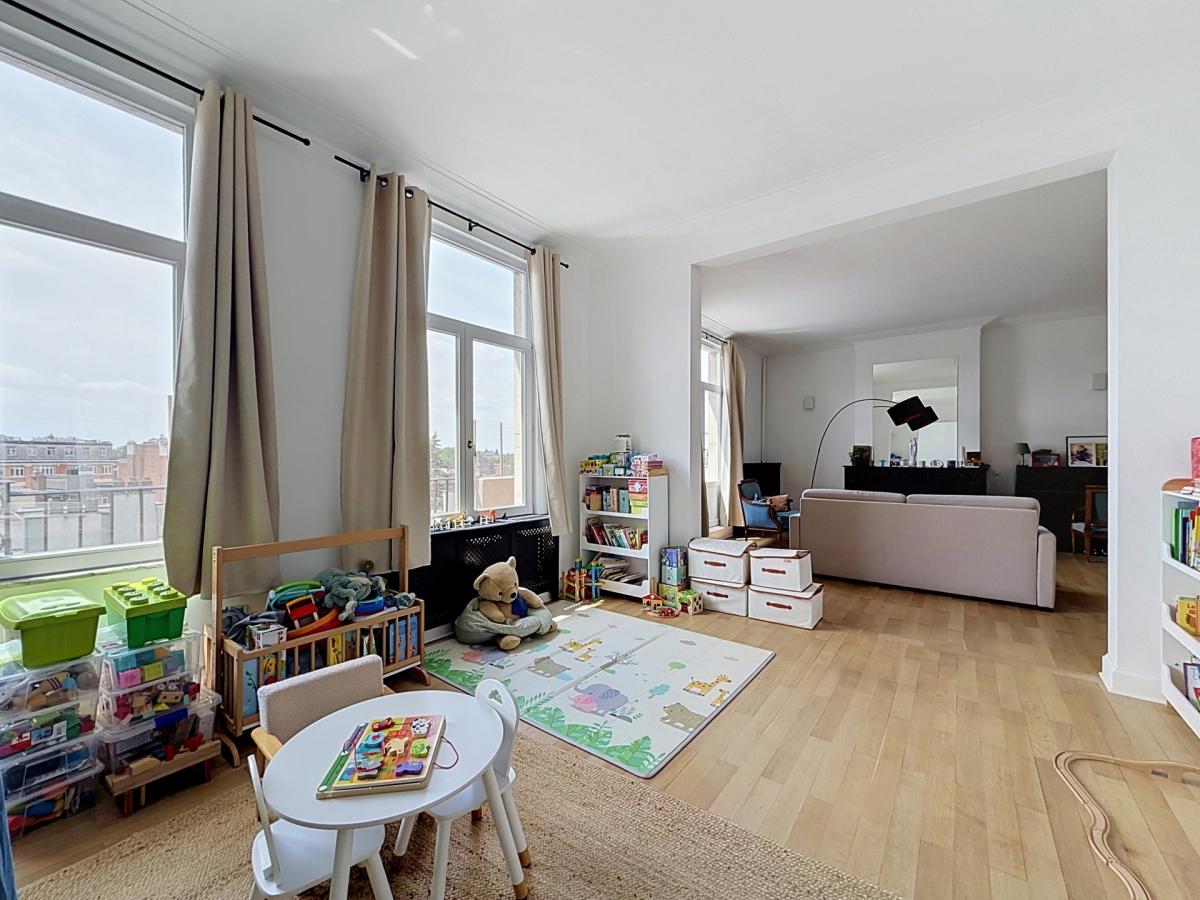 Place Brugmann : Lumineux appartement de caractère 