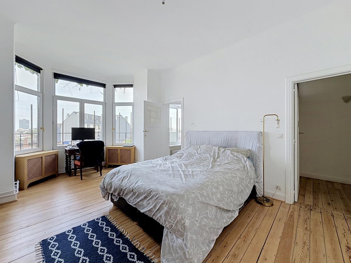 Place Brugmann : Lumineux appartement de caractère 