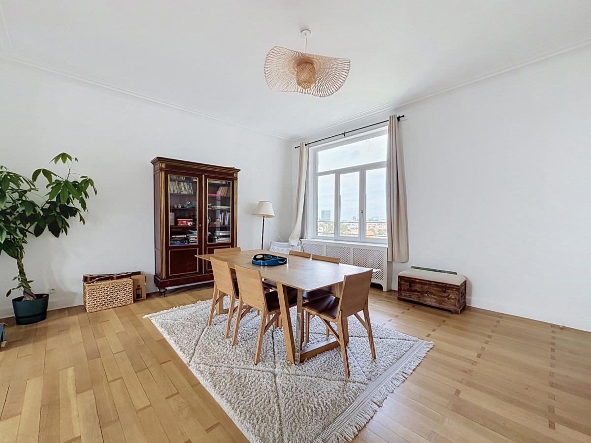 Place Brugmann : Lumineux appartement de caractère 