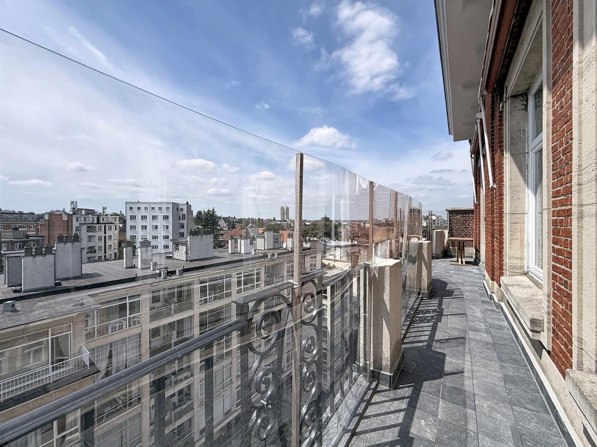 Place Brugmann : Lumineux appartement de caractère 