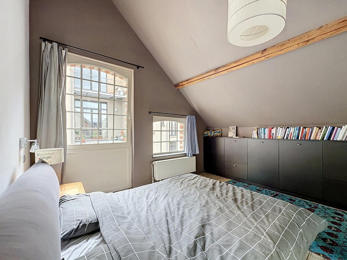 Pl. Brugmann/Châtelain : Joli loft en duplex