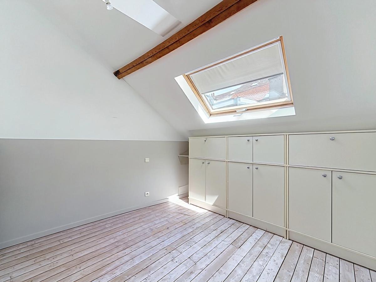 Pl. Brugmann/Châtelain : Joli loft en duplex