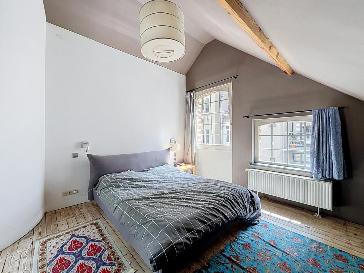 Pl. Brugmann/Châtelain : Joli loft en duplex