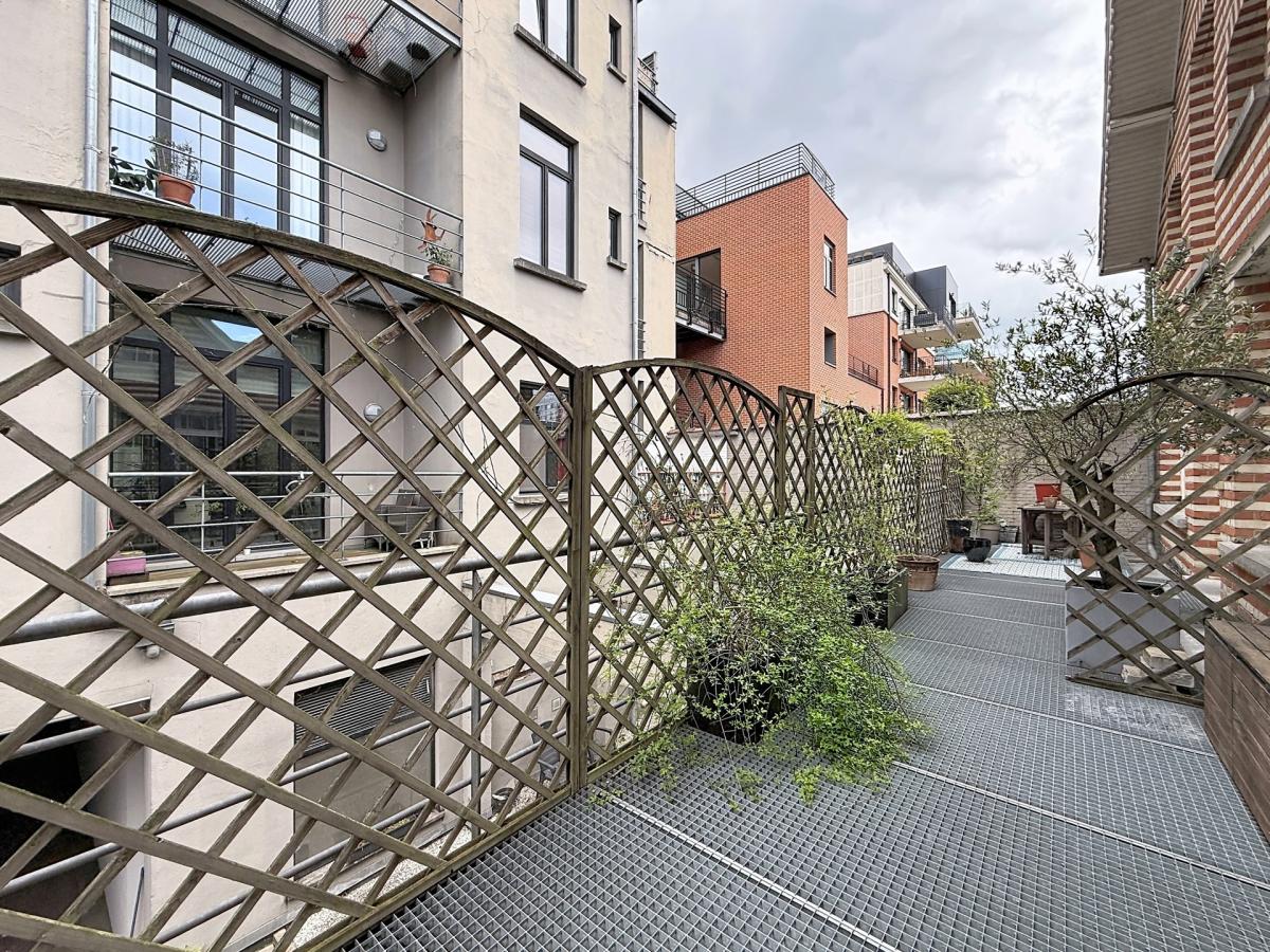 Pl. Brugmann/Châtelain : Joli loft en duplex