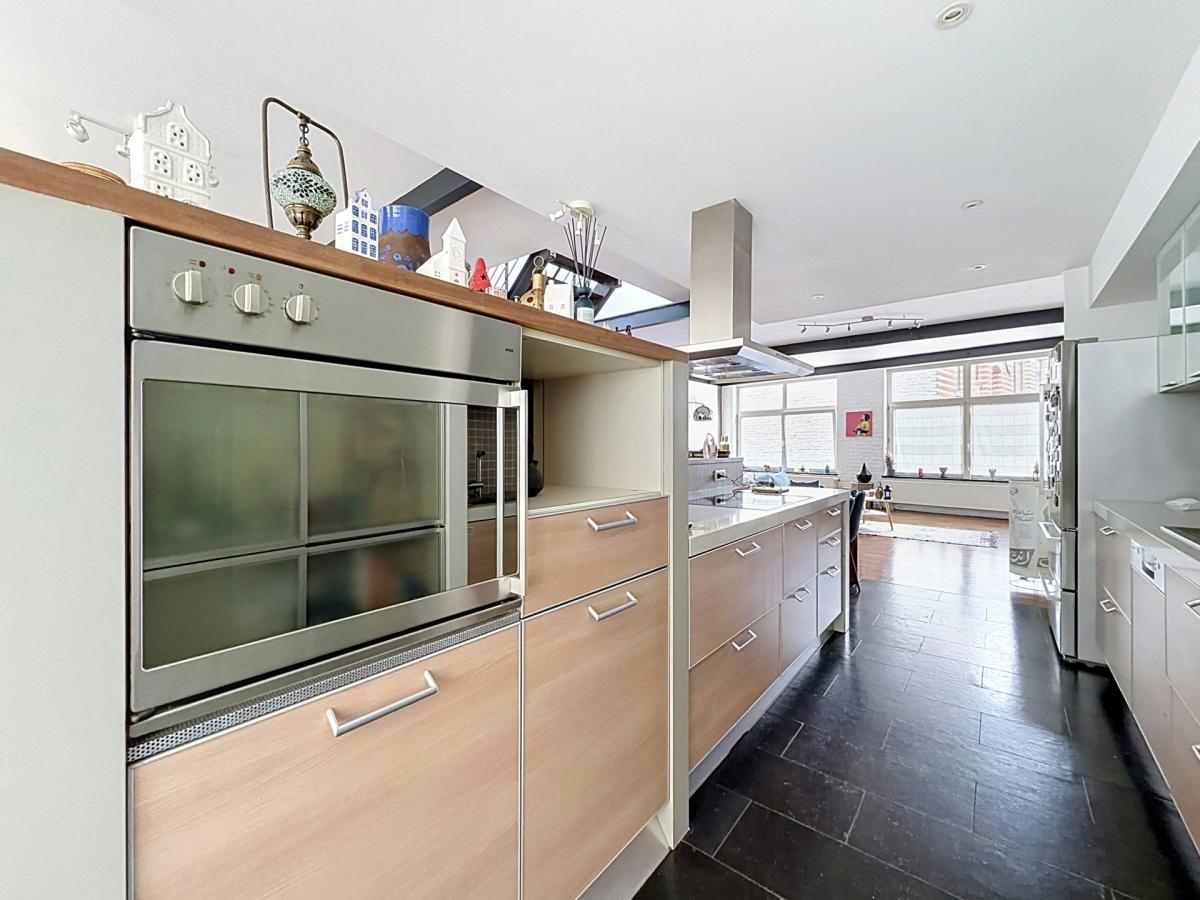 Pl. Brugmann/Châtelain : Joli loft en duplex