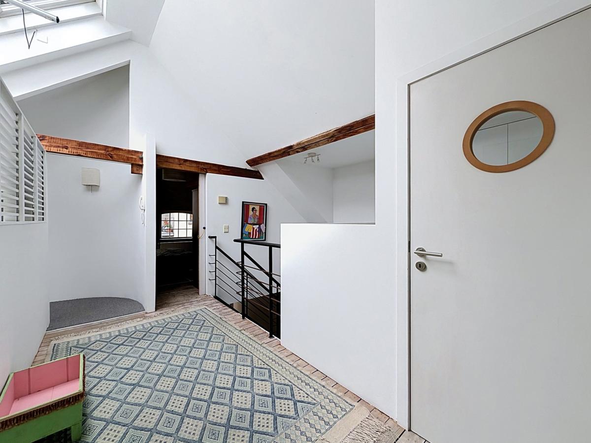 Pl. Brugmann/Châtelain : Joli loft en duplex