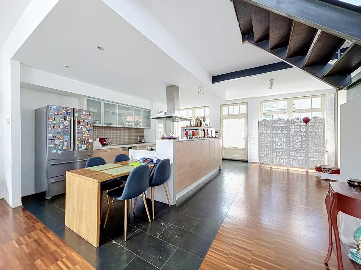 Pl. Brugmann/Châtelain : Joli loft en duplex