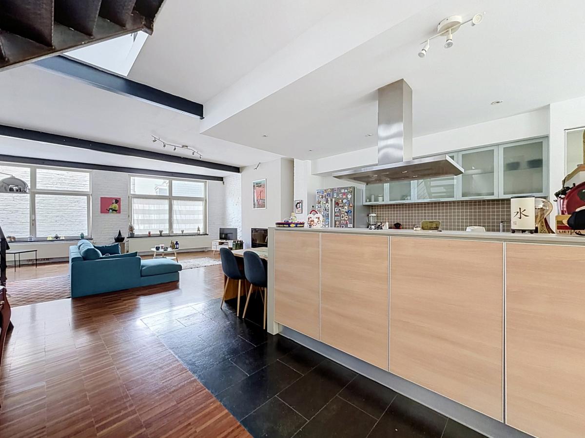Pl. Brugmann/Châtelain : Joli loft en duplex