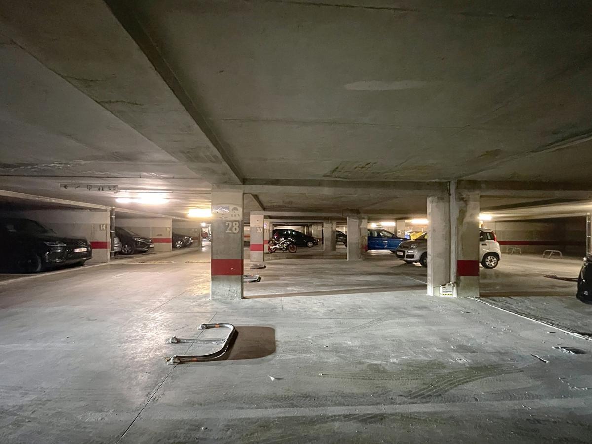 Clos du Parnasse: Emplacement de parking intérieur