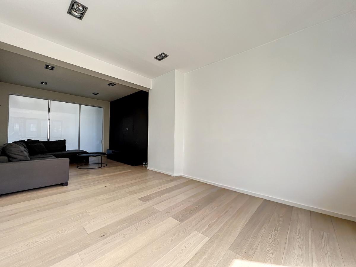 Place Albert: Bel appartement rénové 1chambre + bureau 