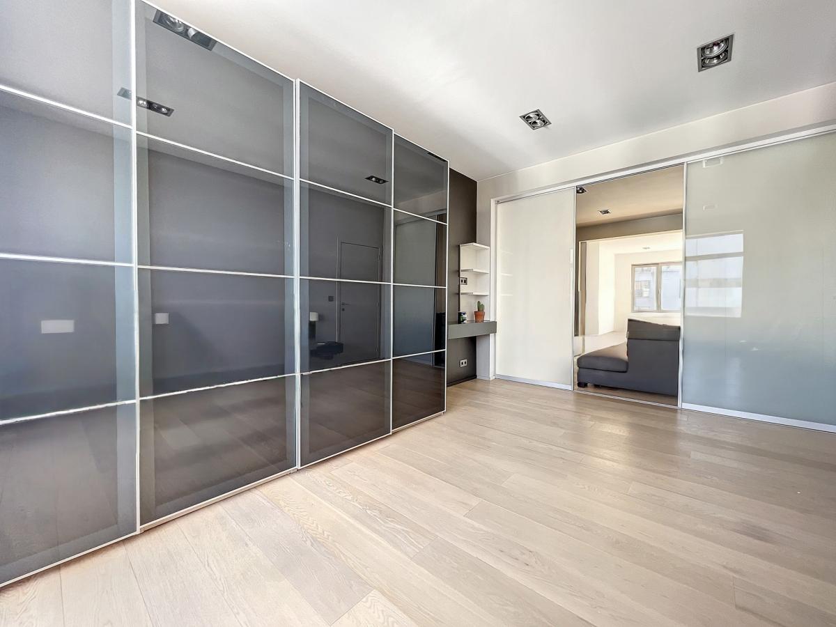 Place Albert: Bel appartement rénové 1chambre + bureau 