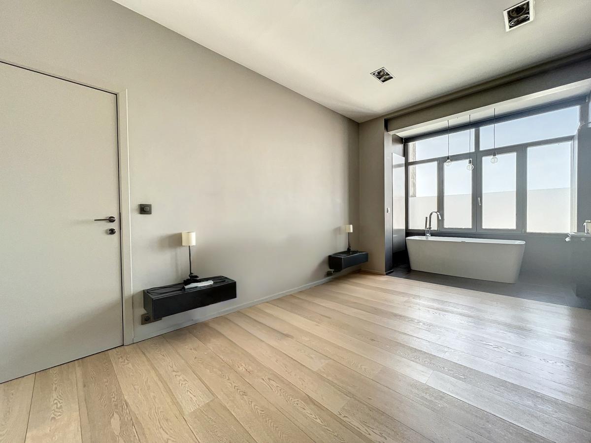 Place Albert: Bel appartement rénové 1chambre + bureau 