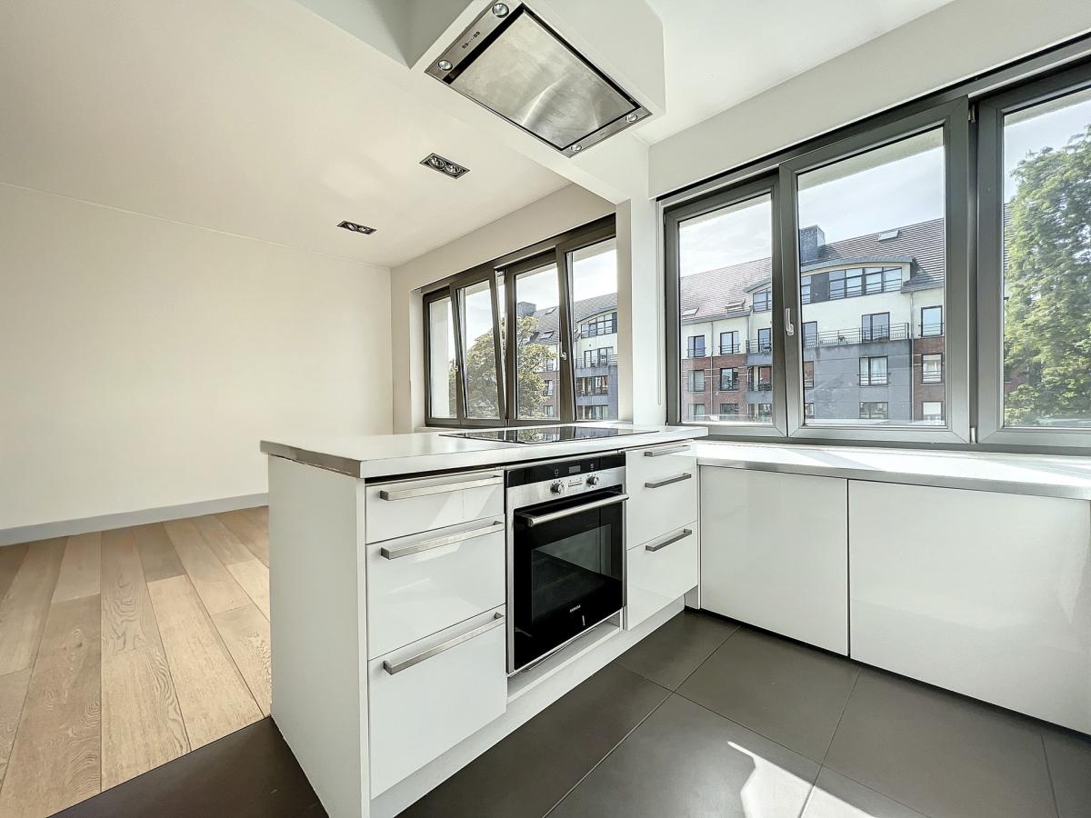 Place Albert: Bel appartement rénové 1chambre + bureau 