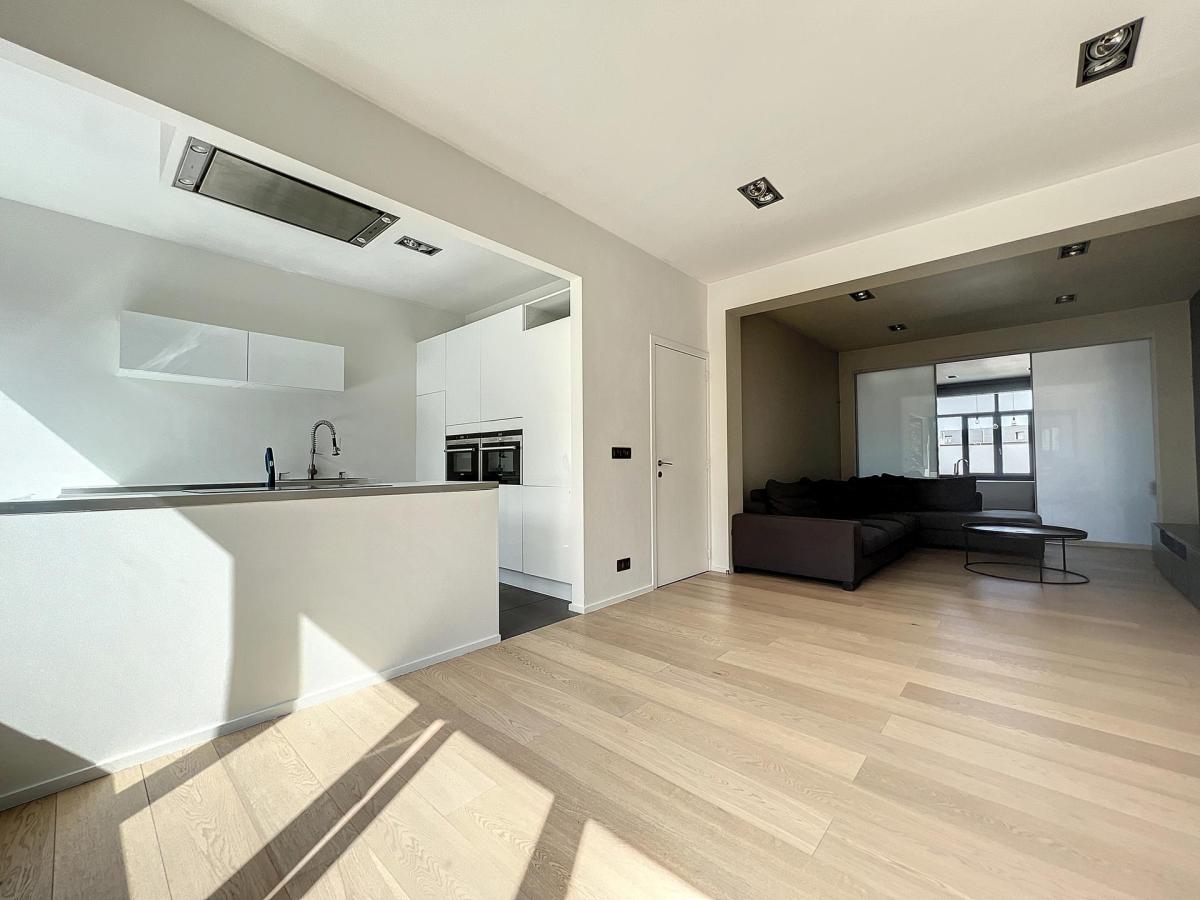 Place Albert: Bel appartement rénové 1chambre + bureau 