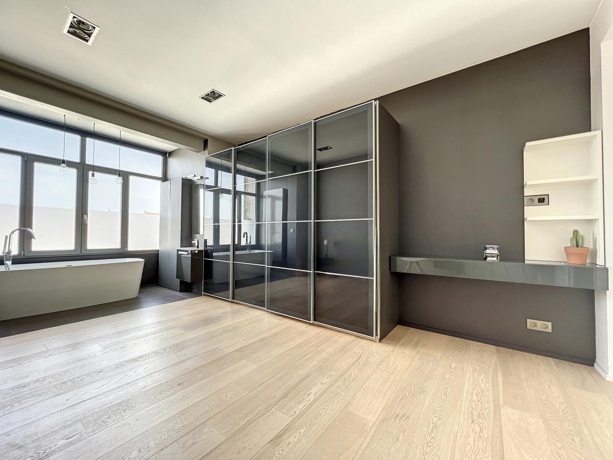 Place Albert: Bel appartement rénové 1chambre + bureau 