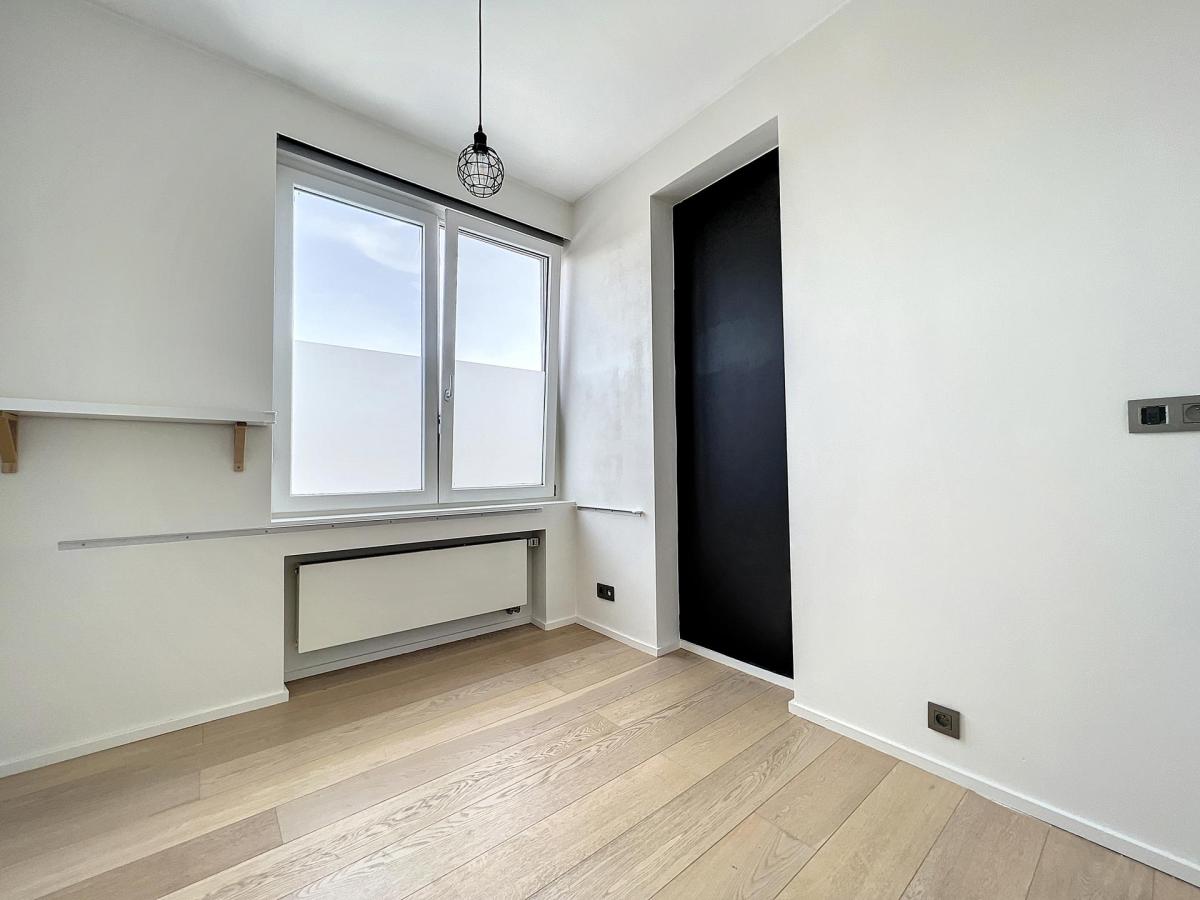 Place Albert: Bel appartement rénové 1chambre + bureau 