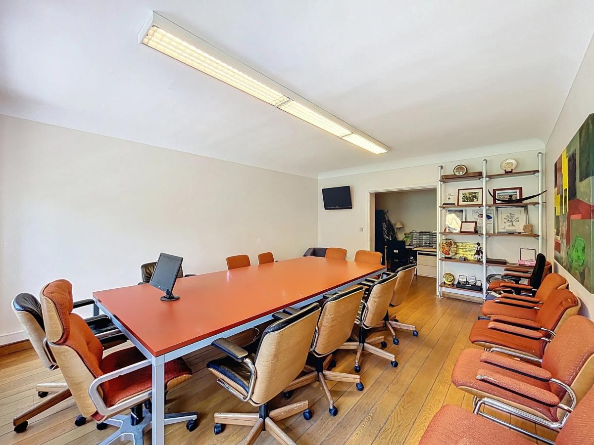 Quartier Royal : Bel espace de bureau