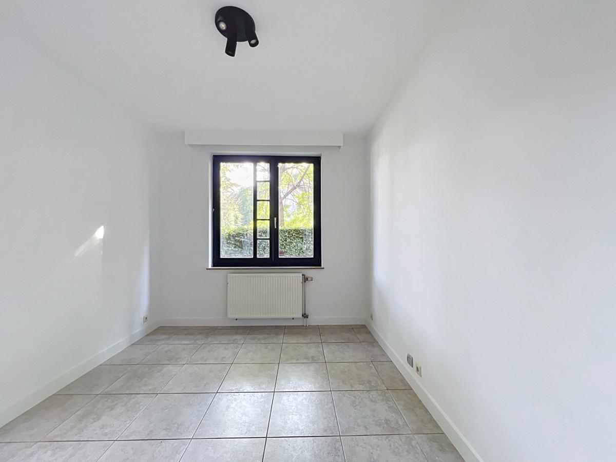 Souverain : Beau rez-de-chaussée 2 ch avec jardin + garage
