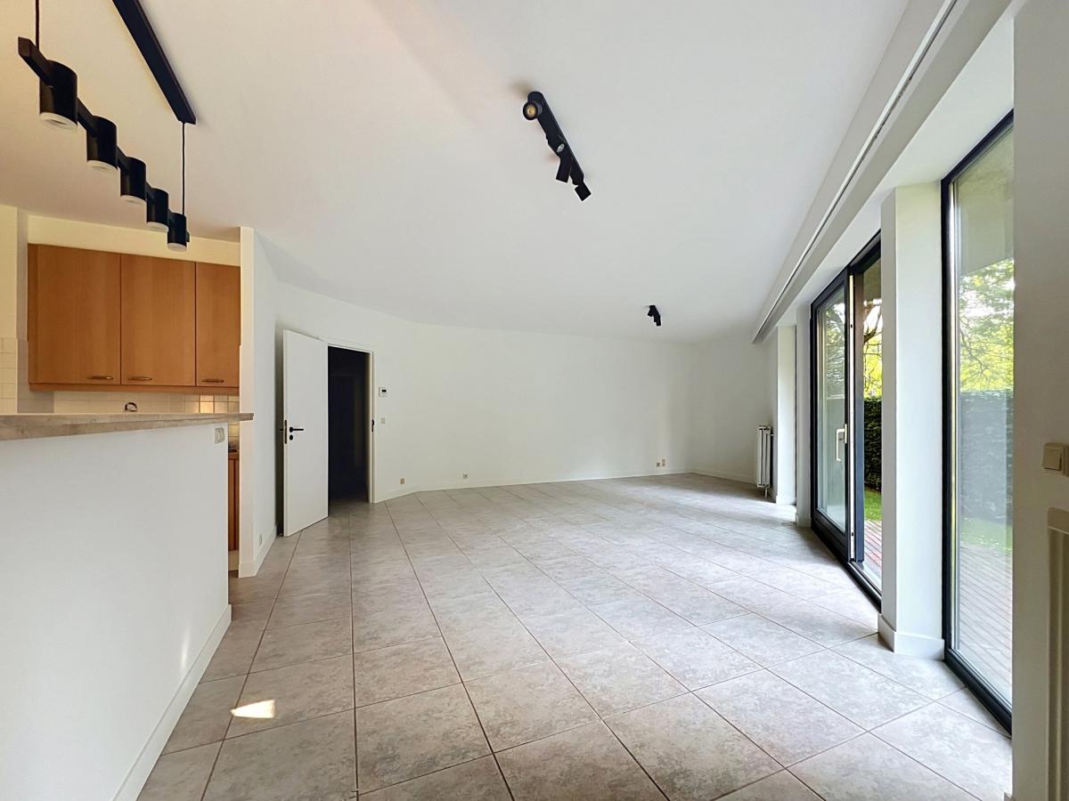 Souverain : Beau rez-de-chaussée 2 ch avec jardin + garage