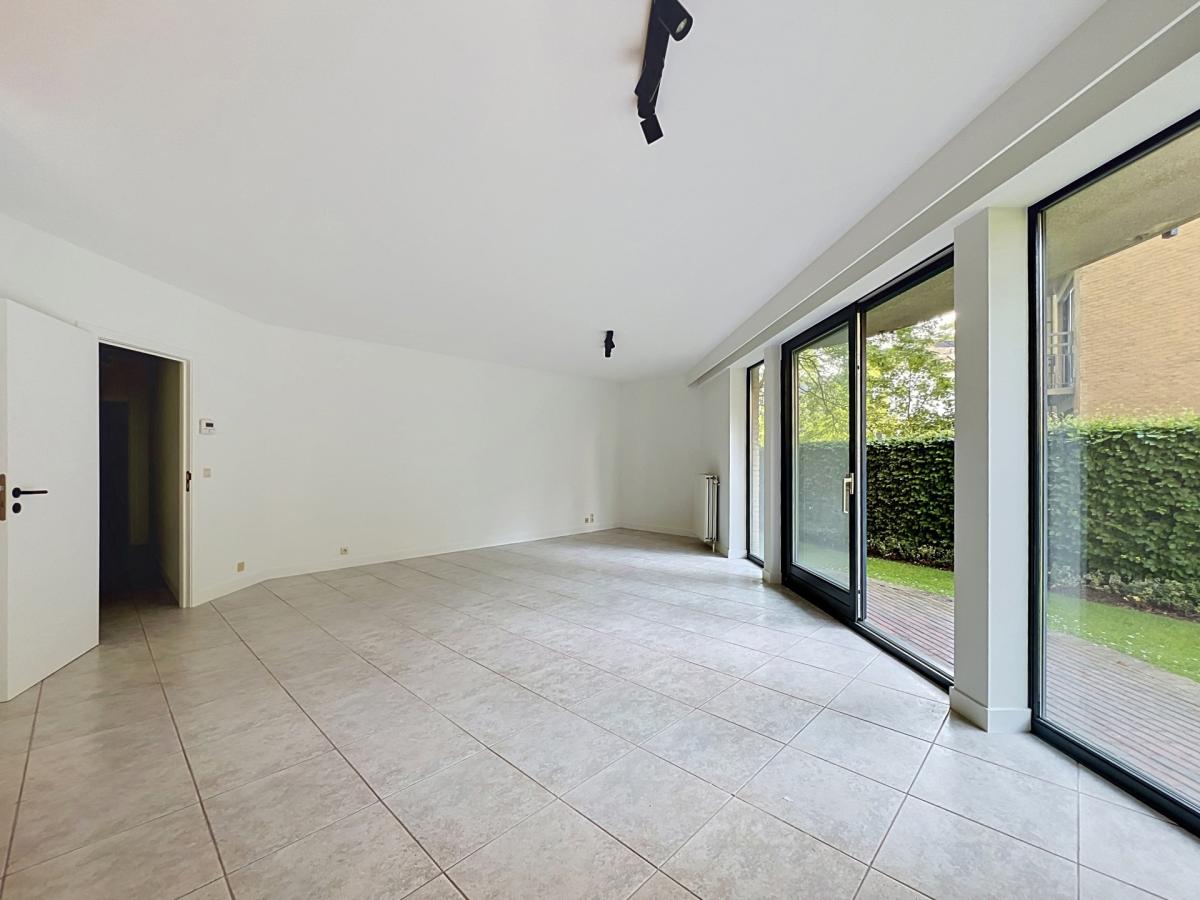 Souverain : Beau rez-de-chaussée 2 ch avec jardin + garage