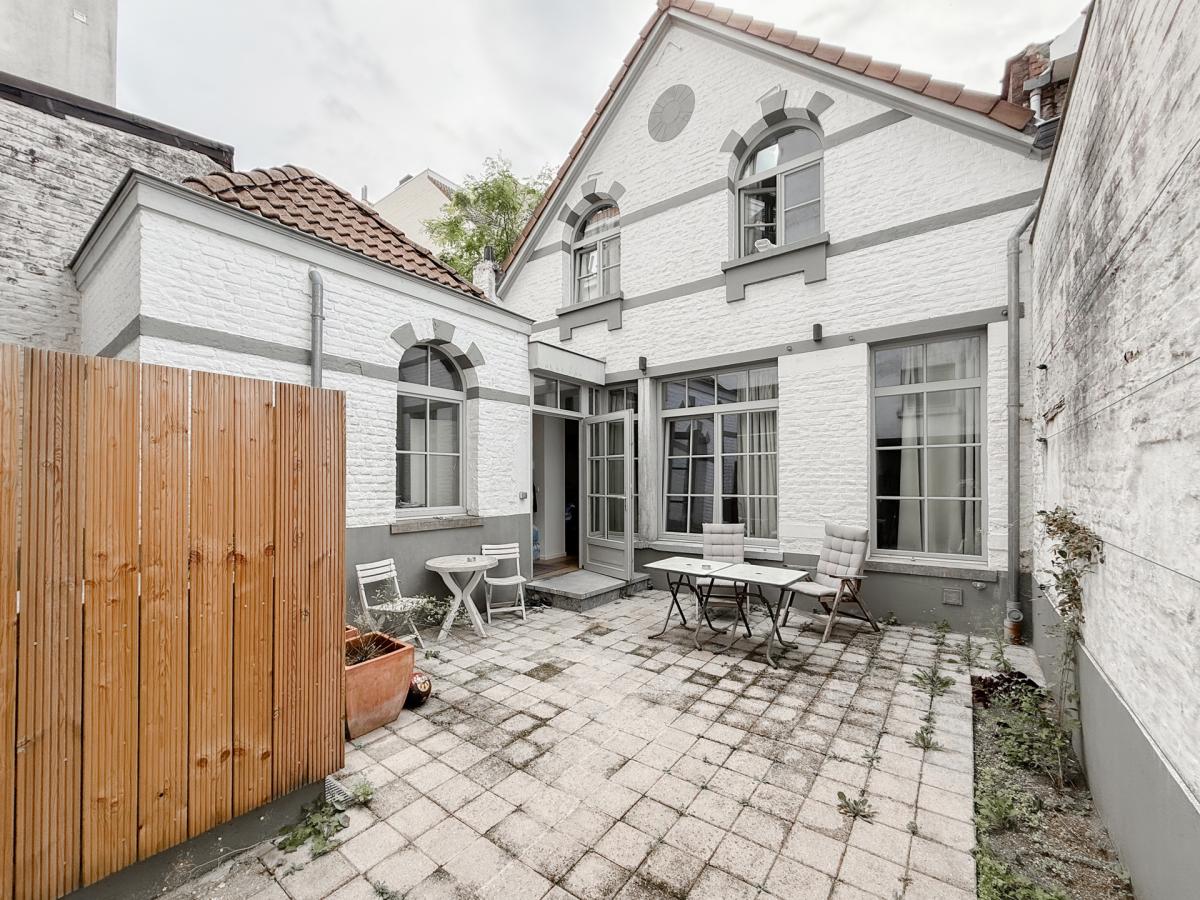 Etangs d'Ixelles : arrière maison 3 ch + cour