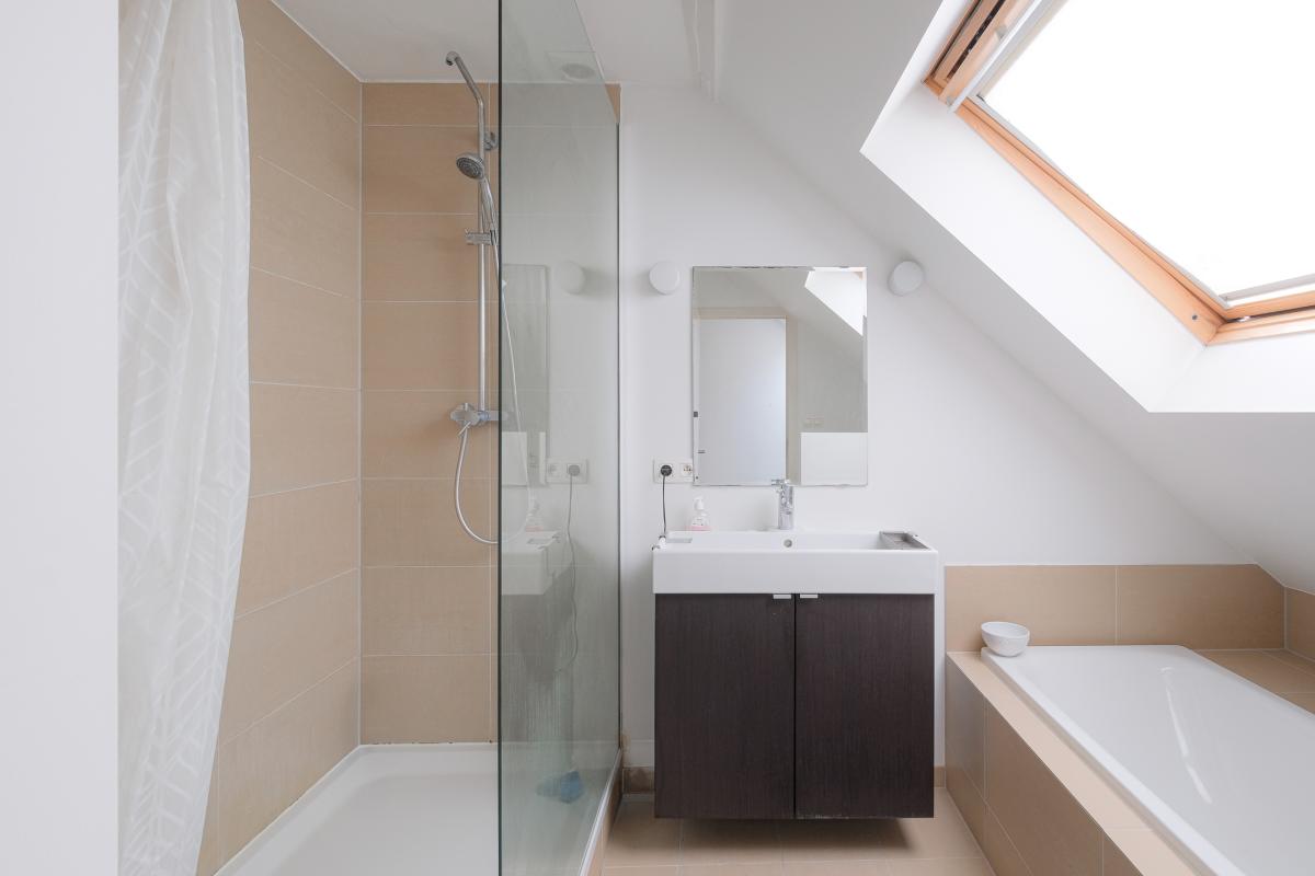 Etangs d'Ixelles : arrière maison 3 ch + cour