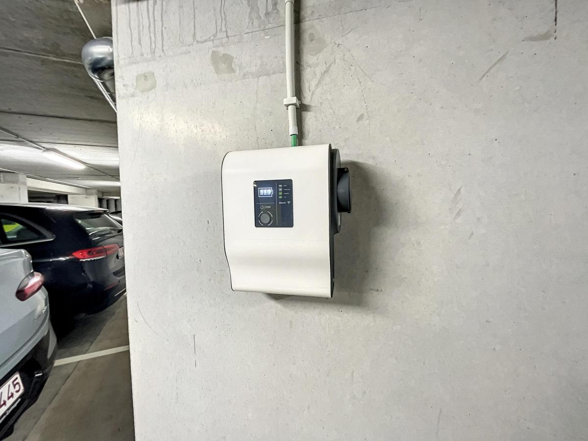 Quartier européen - Parking intérieur dans immeuble récent