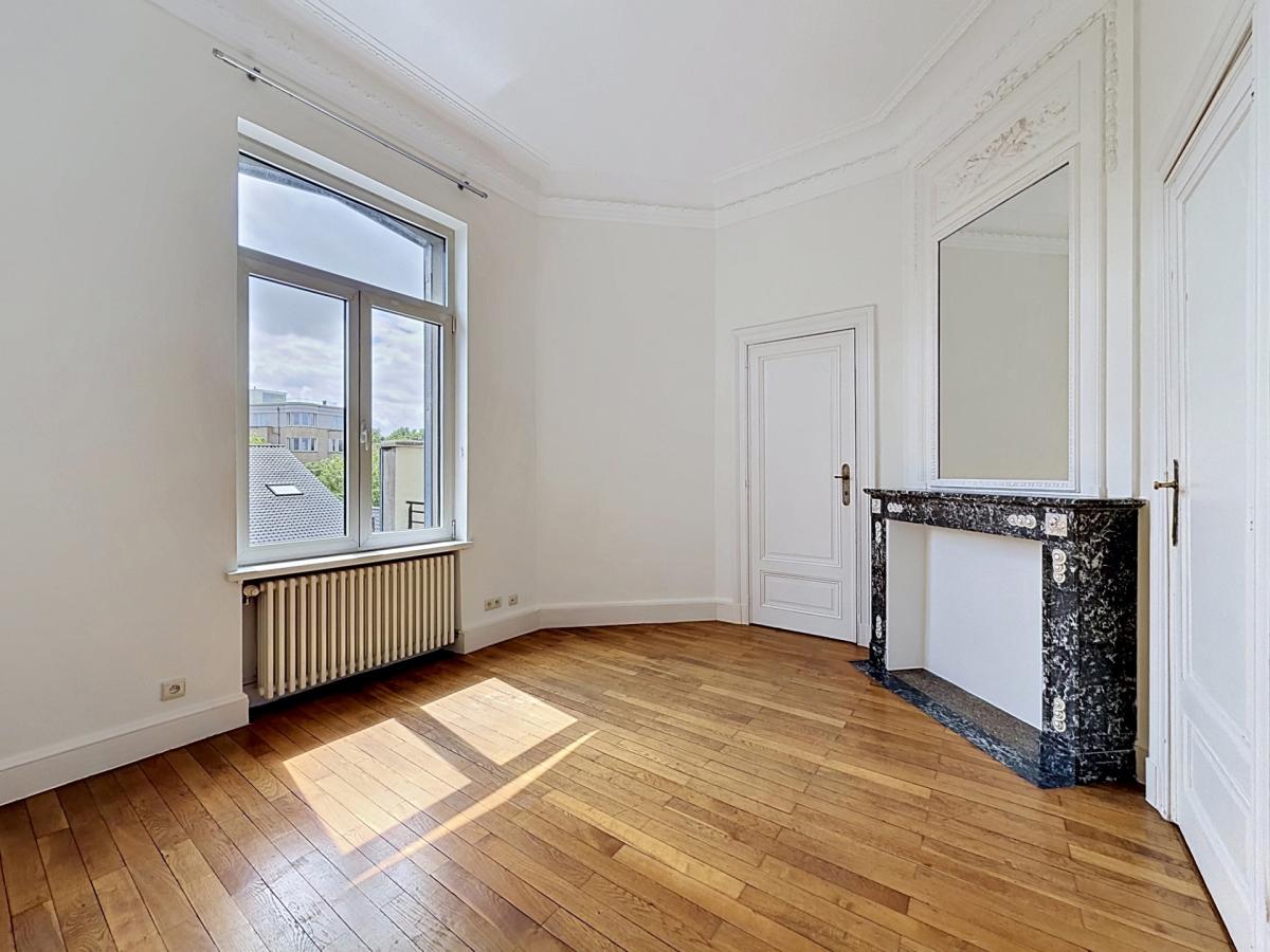 Place Brugmann : Appartement de haut standing 3 ch + bureau