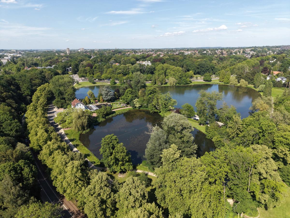 Villa neuve de ± 690 m² bruts avec piscine et prof. libérale