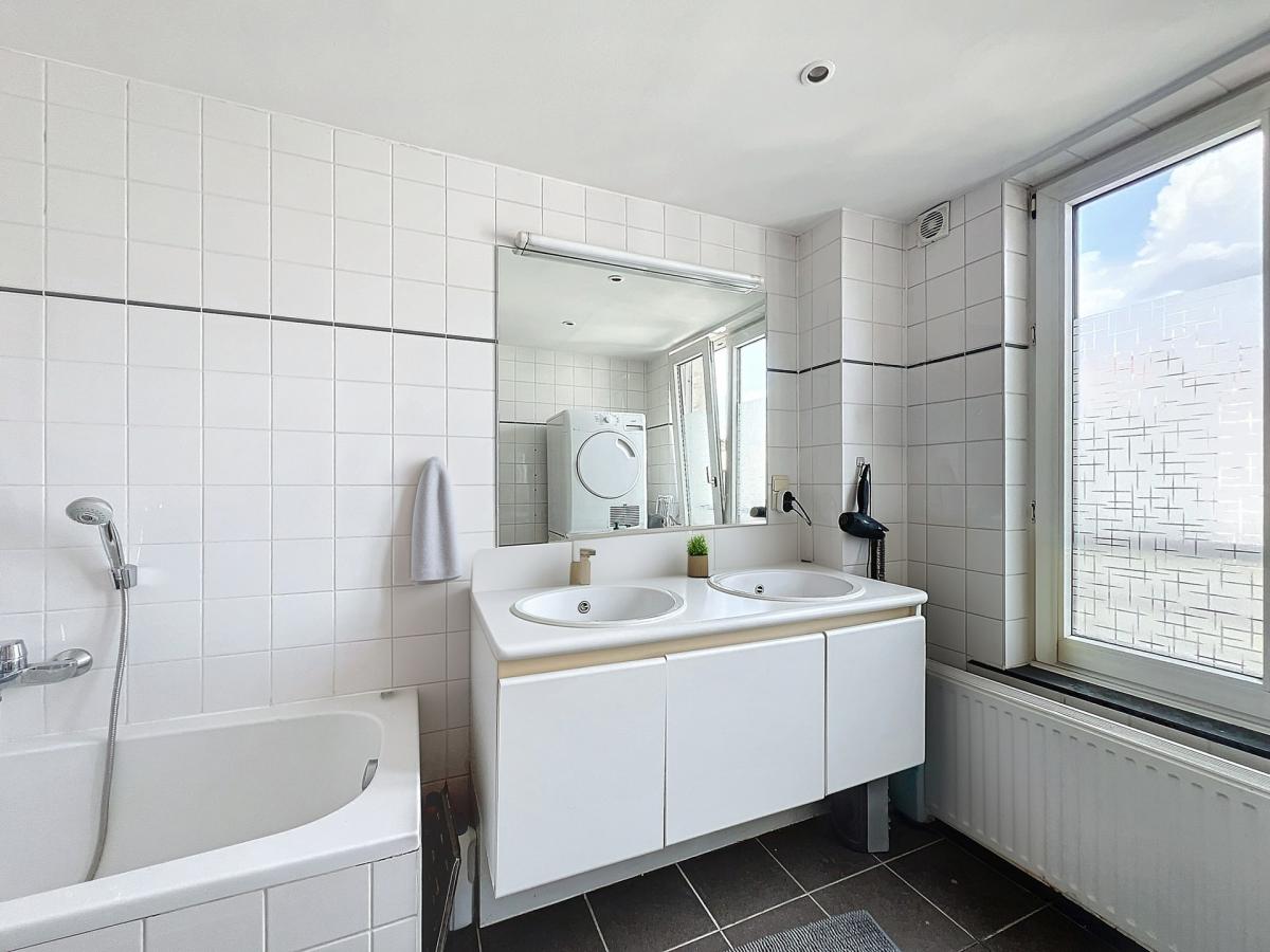 Lepoutre/Chatelain : Appartement 2 chambres meublé