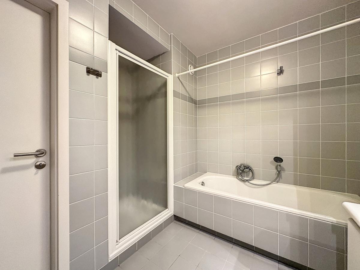 Châtelain : Bel appartement 2 ch. avec terrasse et parking