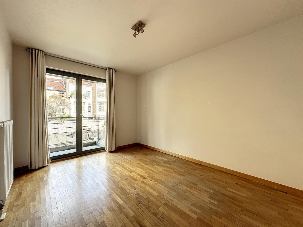 Châtelain : Bel appartement 2 ch. avec terrasse et parking