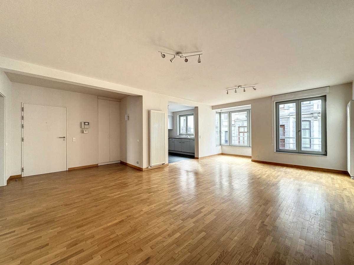 Châtelain : Bel appartement 2 ch. avec terrasse et parking