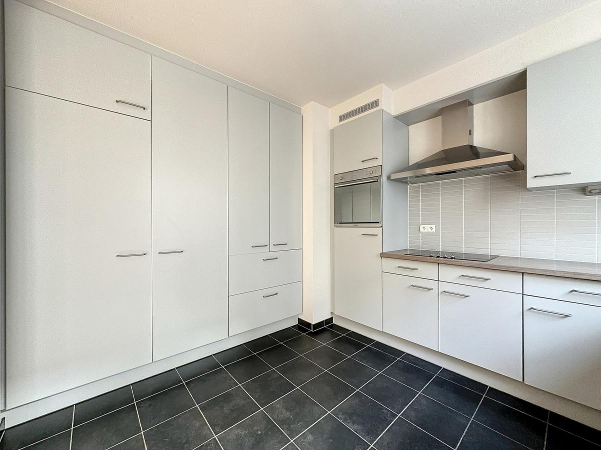 Châtelain : Bel appartement 2 ch. avec terrasse et parking