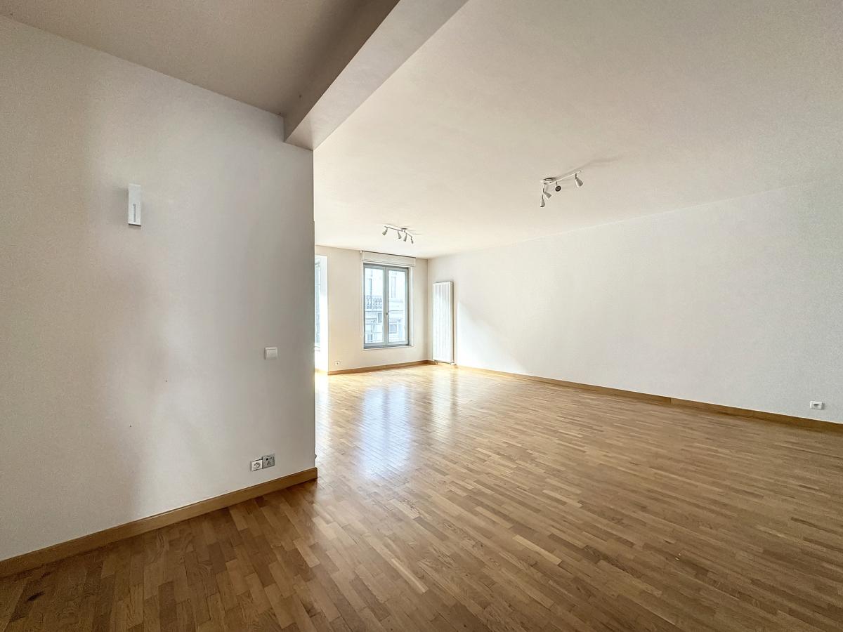 Châtelain : Bel appartement 2 ch. avec terrasse et parking