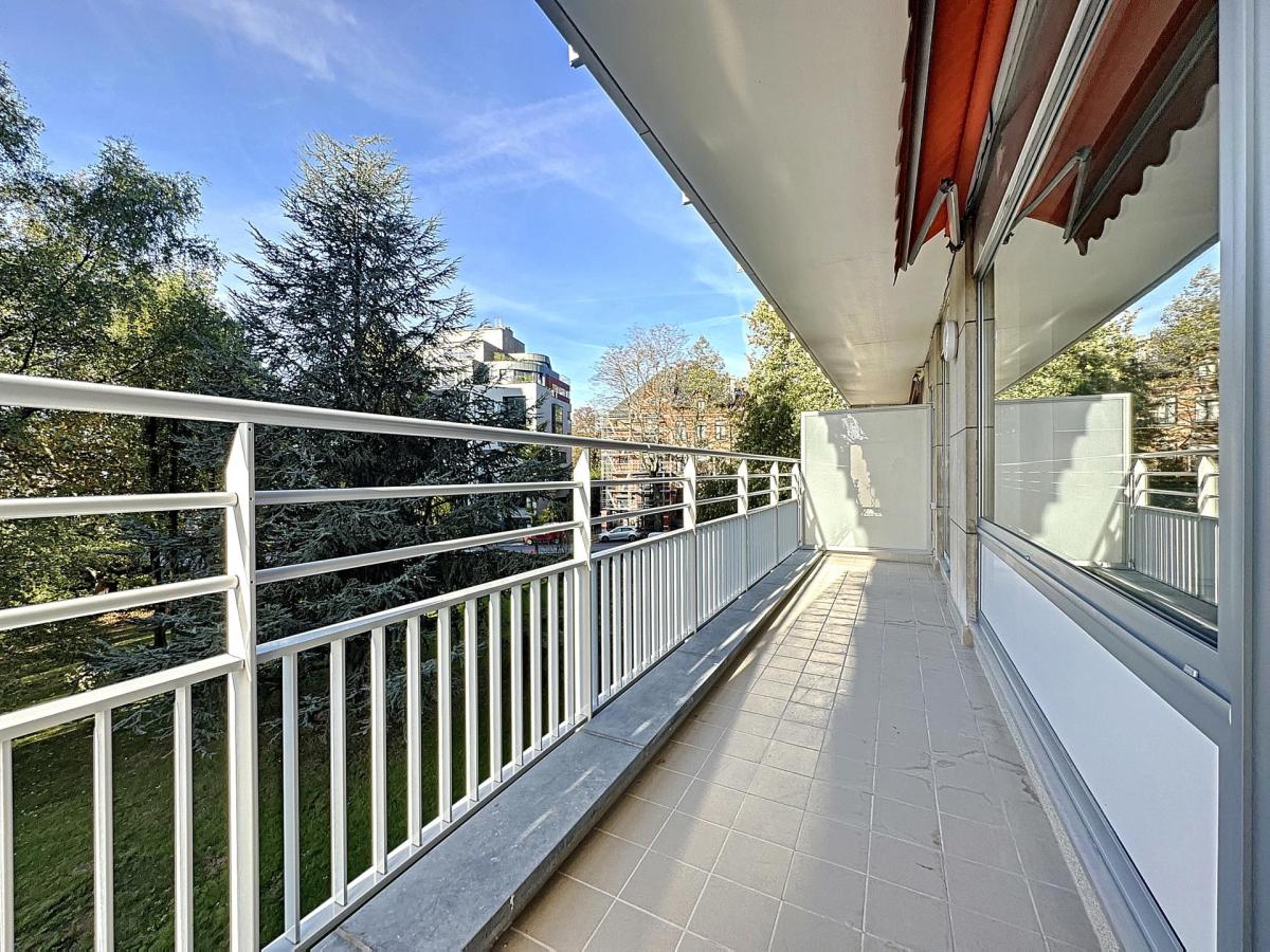 Parc Brugmann : Superbe appartement rénové + terrasses