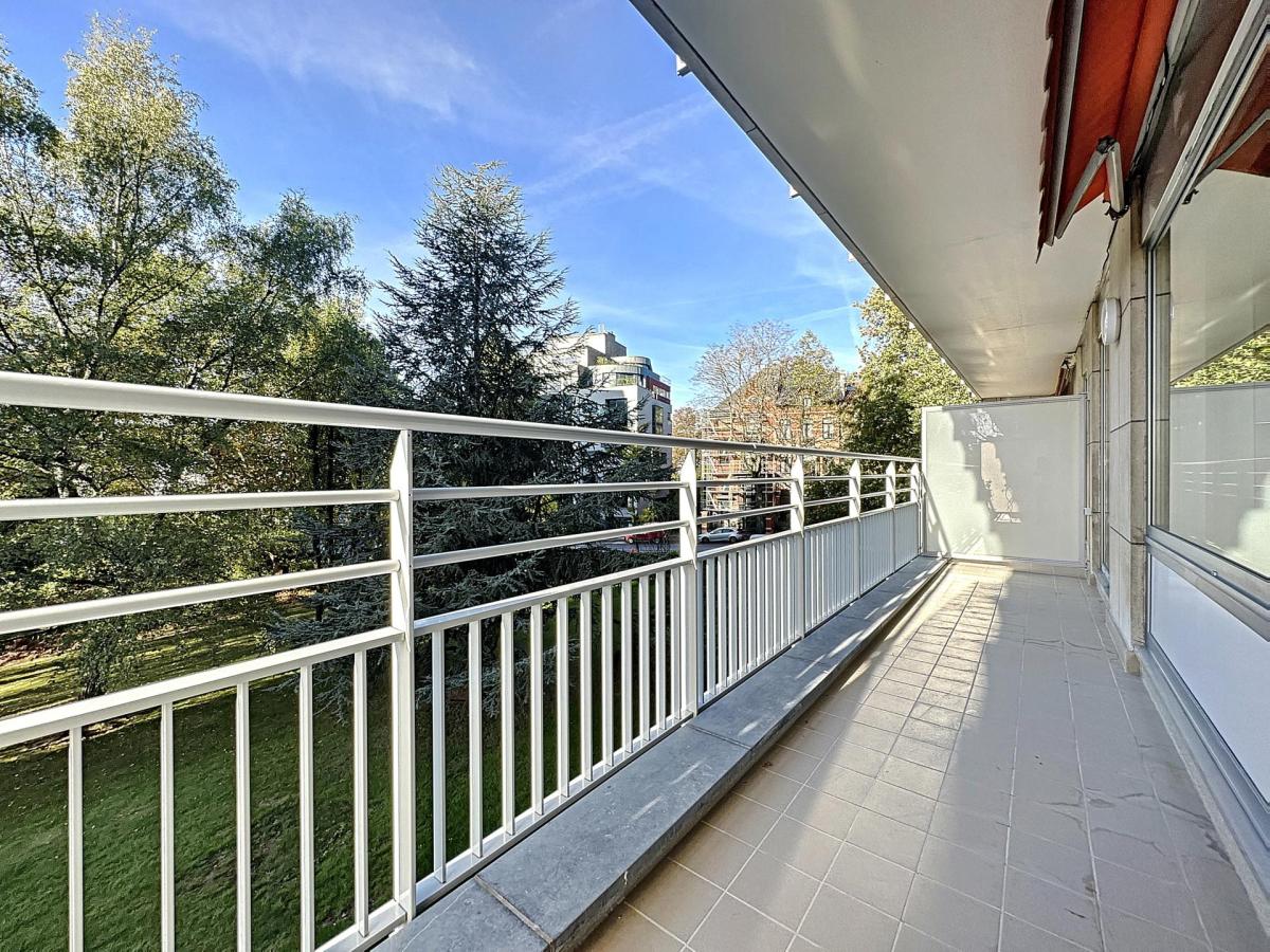 Parc Brugmann : Superbe appartement rénové + terrasses