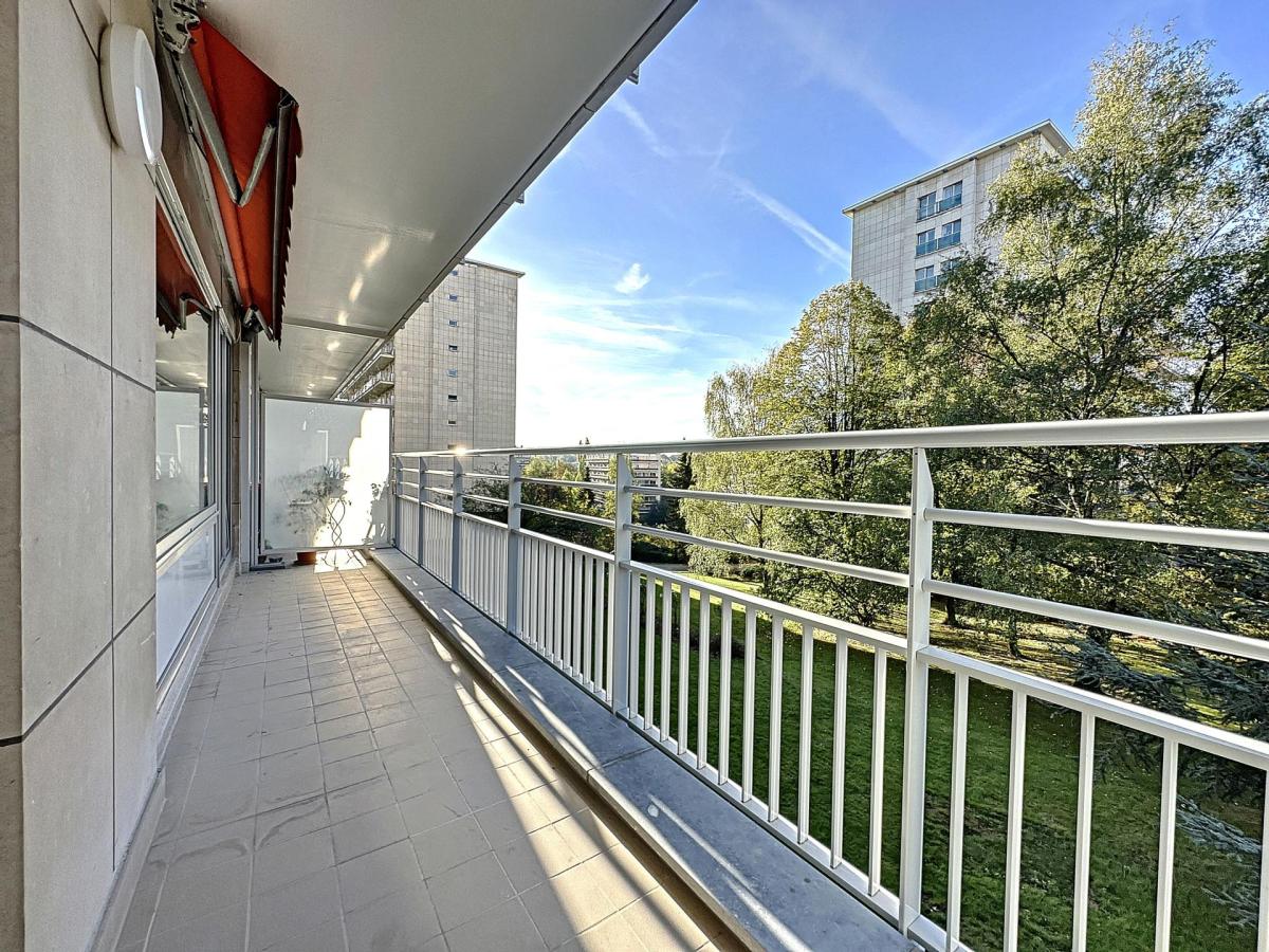 Parc Brugmann : Superbe appartement rénové + terrasses